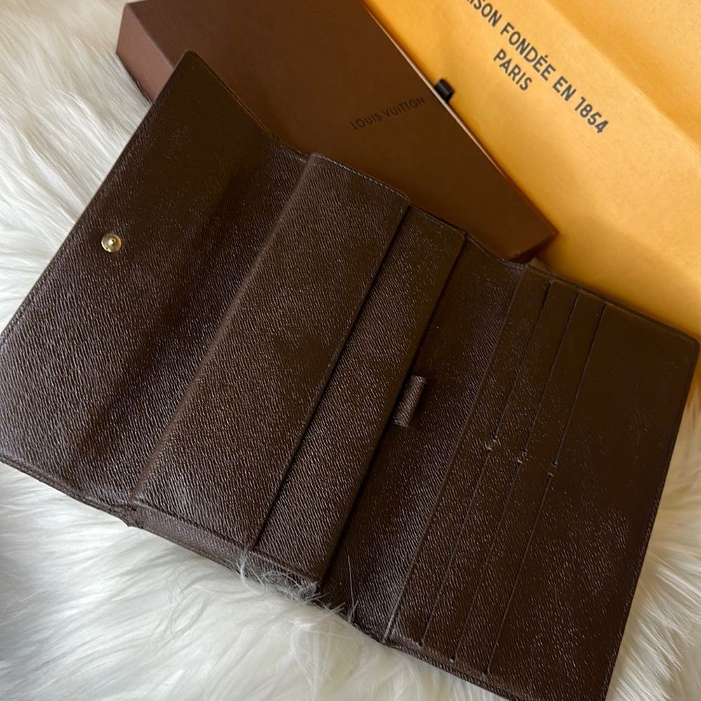 💯 Authentic Louis Vuitton DE Trifold Wallet 🍀 - Picture 5 of 14